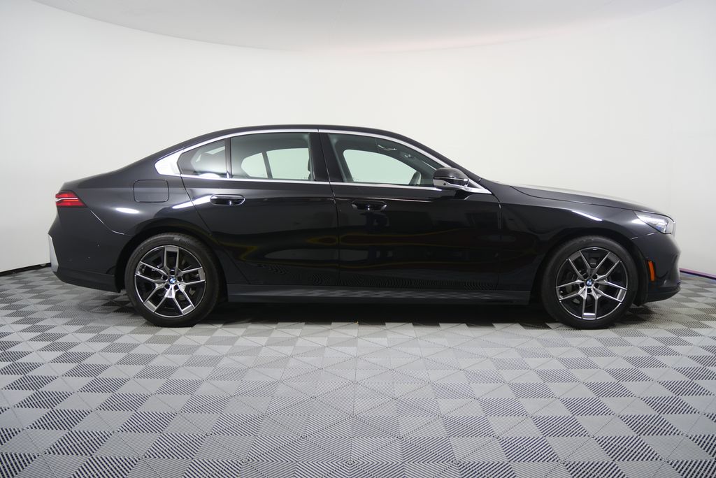 Thumbnail: 2026 BMW 5 Series - 2