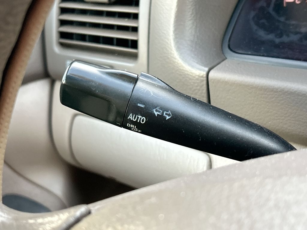 Thumbnail: 2005 Toyota Camry - 18