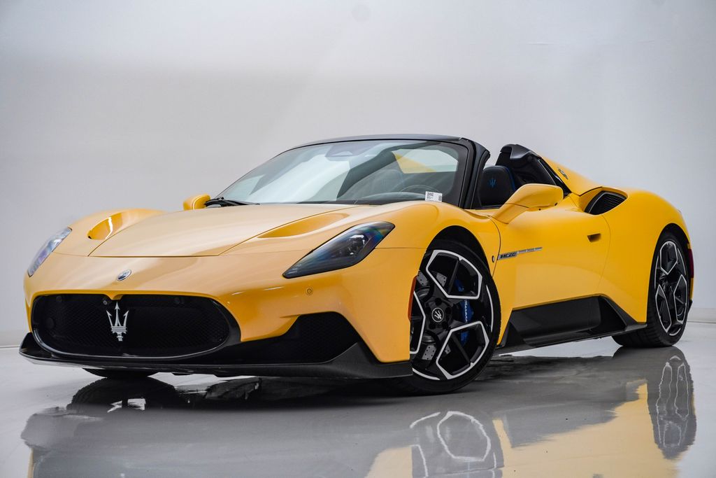 2024 Maserati MC20 Exclusive Giallo Genio Coupé Tracción trasera 8 velocidades Doble cloch