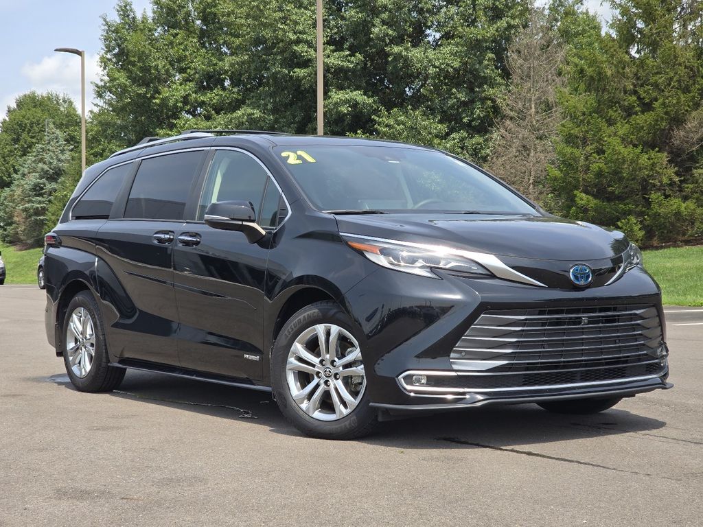  2021 Toyota Sienna Platinum 7-Passenger AWD   