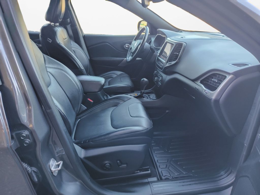 Used Car 2021 Jeep Cherokee  Latitude Lux For Sale Under $20,000 In Austin, Texas