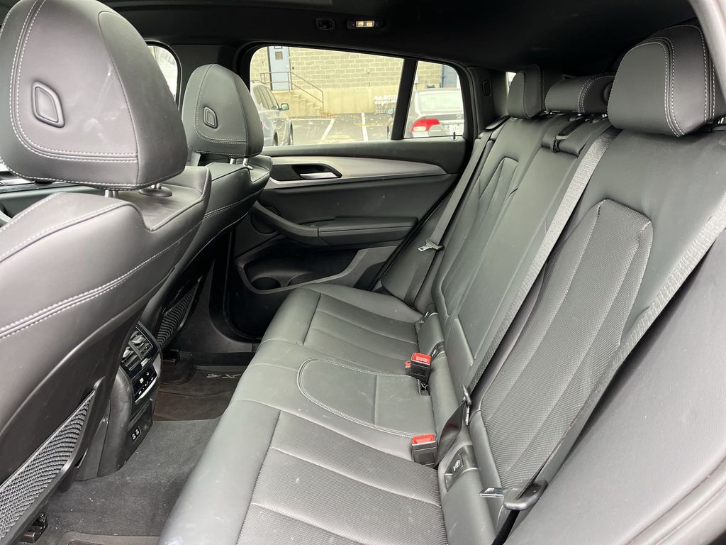 Thumbnail: 2023 BMW X4 - 21