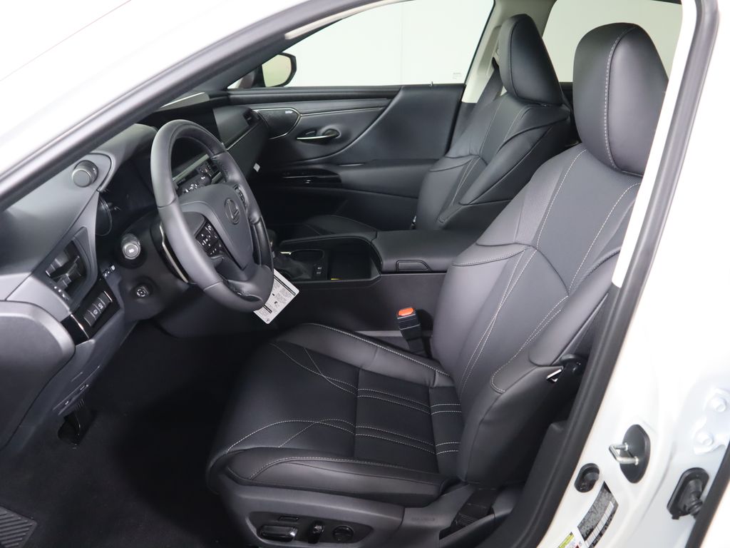 Used 2025 White Lexus 300h Luxury image 20
