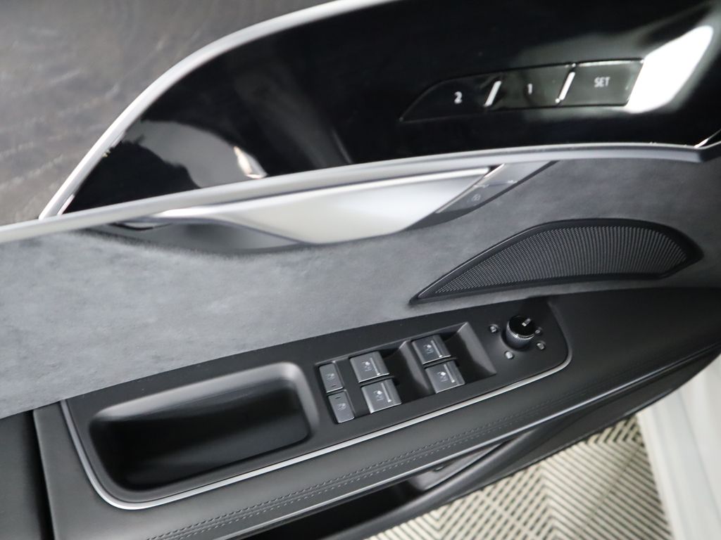 Thumbnail: 2025 Audi A8 - 24