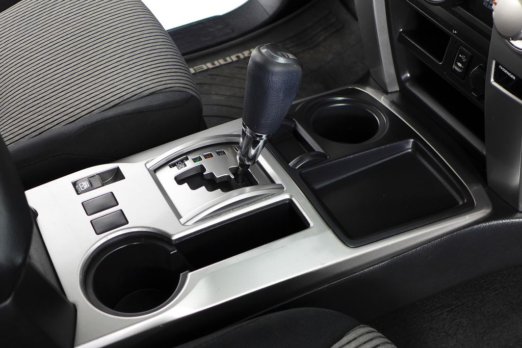 Thumbnail: 2015 Toyota 4Runner - 15