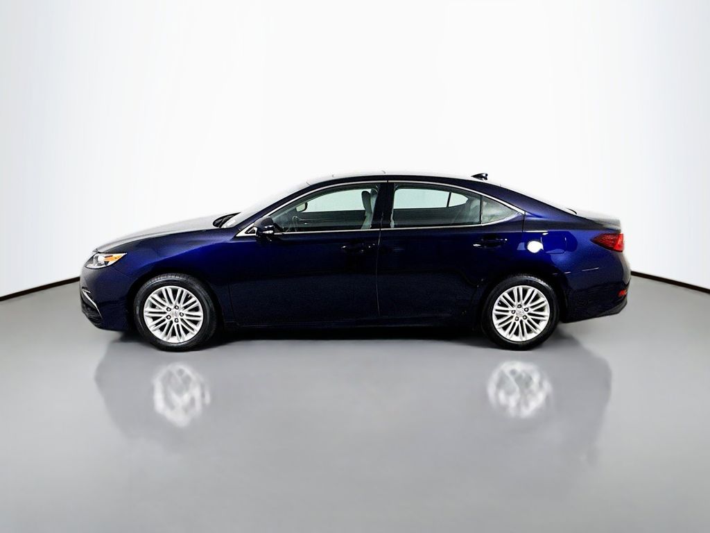 Thumbnail: 2017 Lexus ES - 8