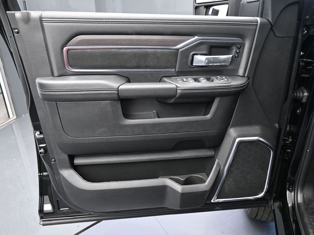 New 2026 Diamond Black Crystal Pearlcoat Ram Laramie image 12