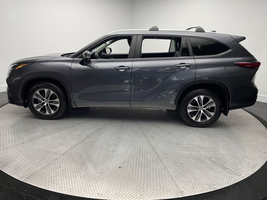 Thumbnail: 2023 Toyota Highlander - 8