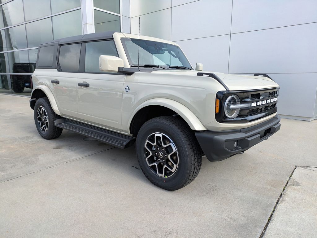 2026 Ford Bronco Outer Banks
