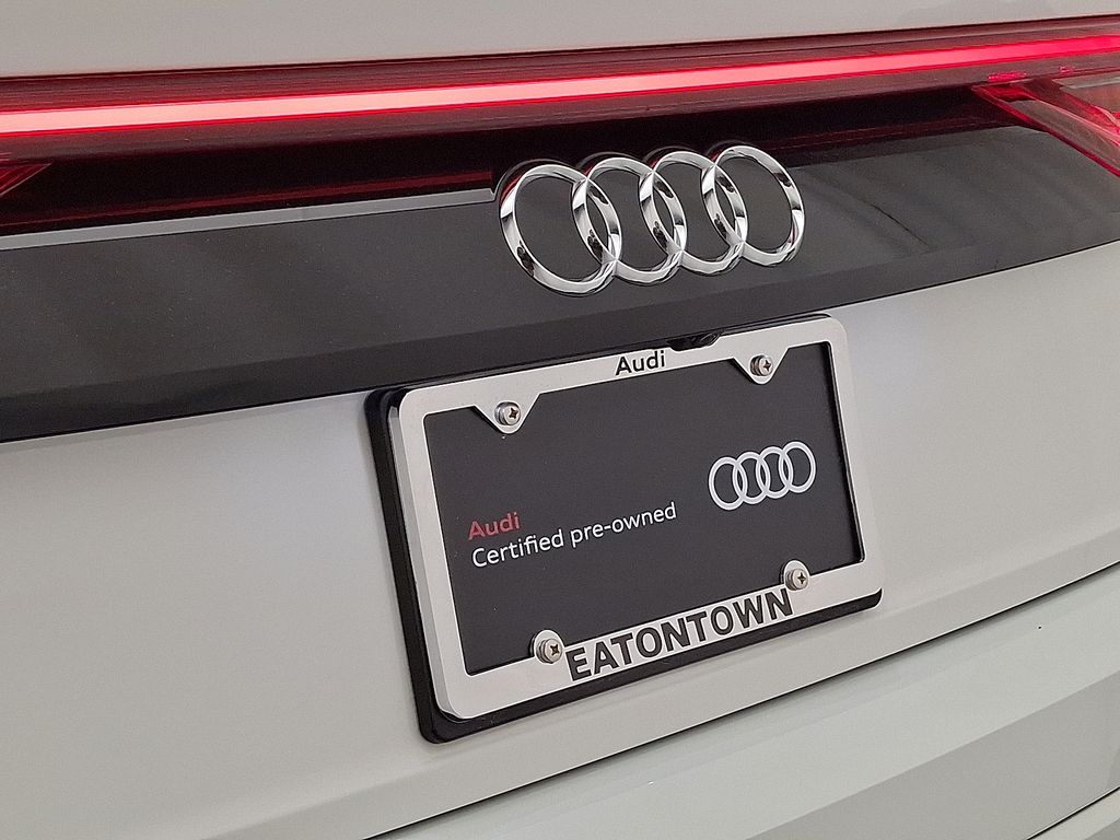 Thumbnail: 2023 Audi Q8 - 31