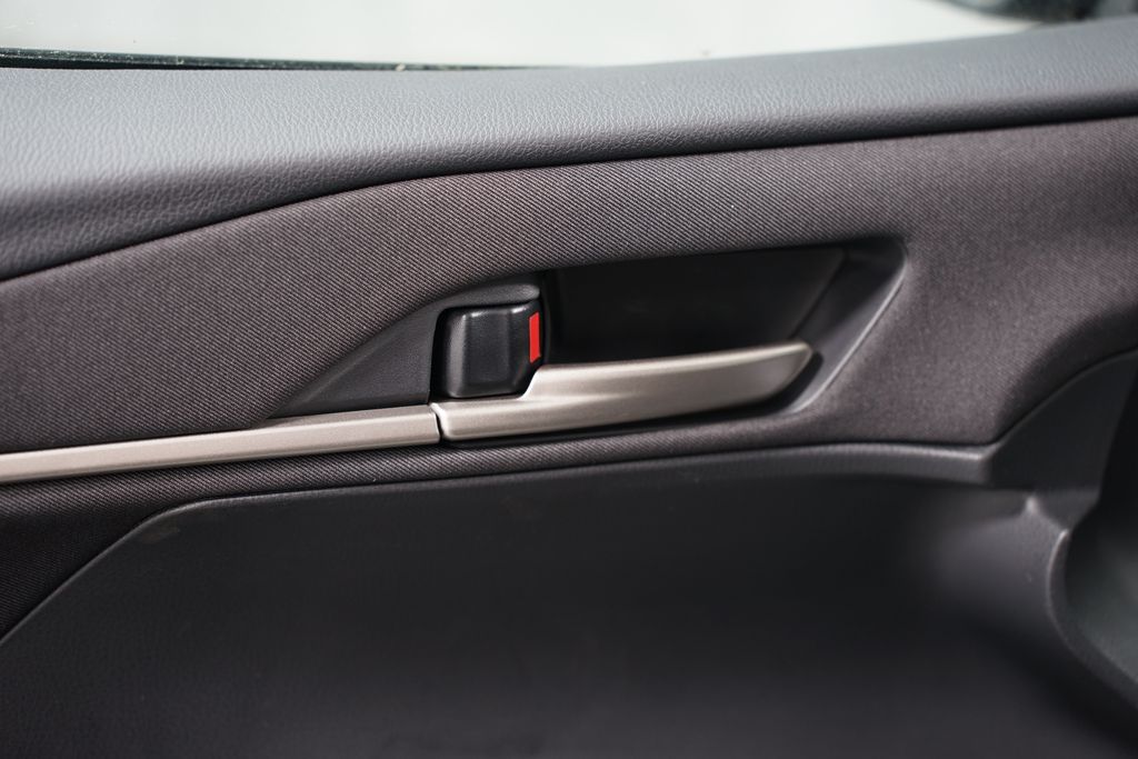 2025 Toyota Camry LE 32