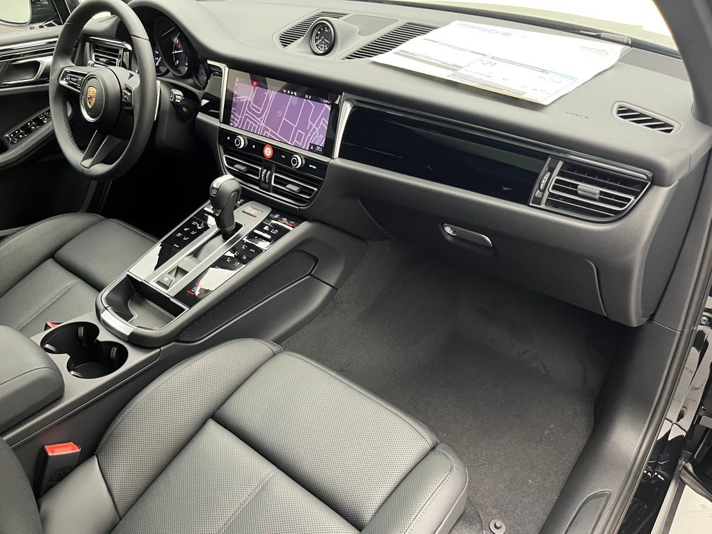 Thumbnail: 2025 Porsche Macan - 28