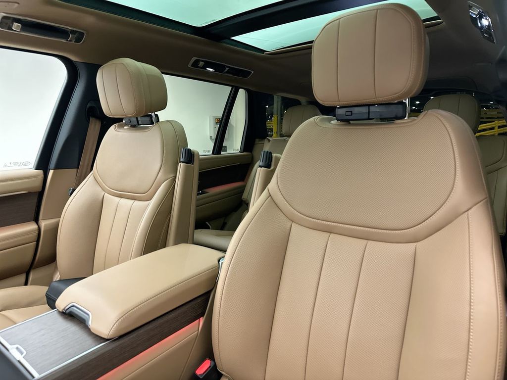 Thumbnail: 2026 Land Rover Range Rover - 18