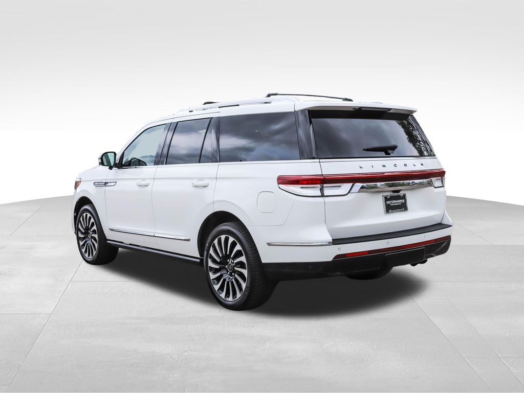Thumbnail: 2022 Lincoln Navigator - 3
