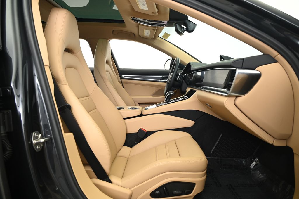 2022 Porsche Panamera Platinum 28