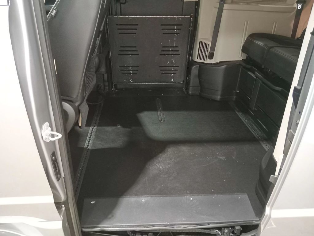 2018 Dodge Grand Caravan SXT — Billet Silver Metallic Clearcoat — photo 13