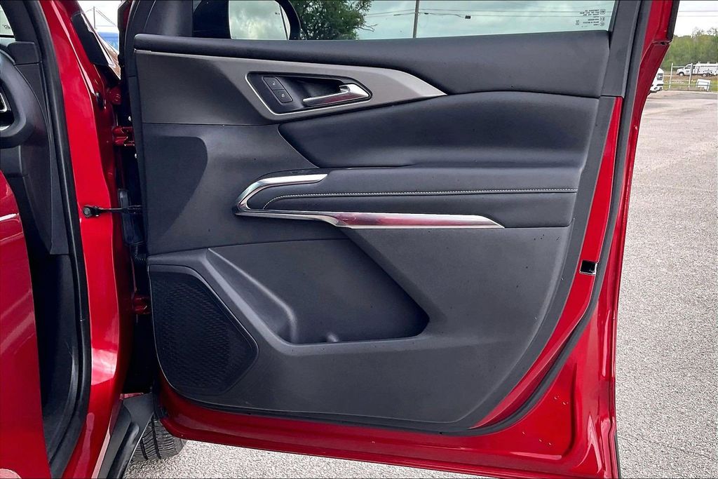 Used 2024 Chevrolet Traverse LT 4D Sport Utility