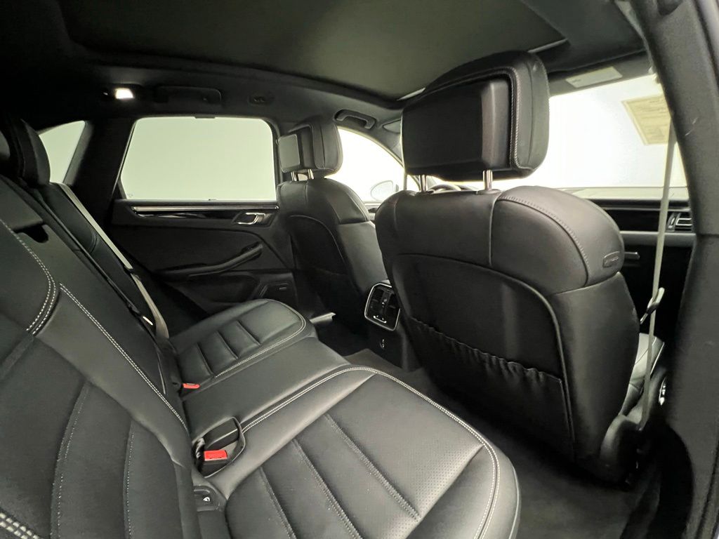 Thumbnail: 2025 Porsche Macan - 16