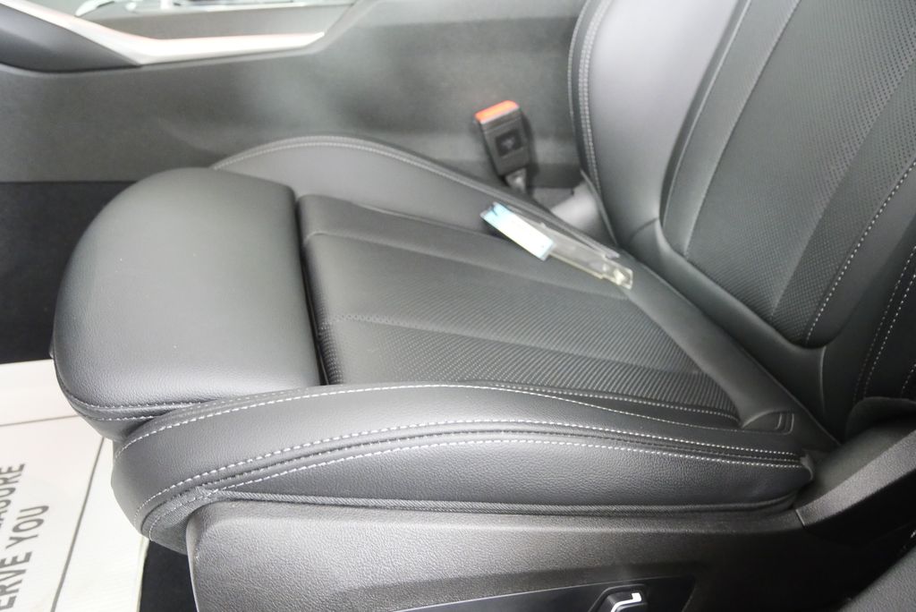 Thumbnail: 2024 BMW 3 Series - 10