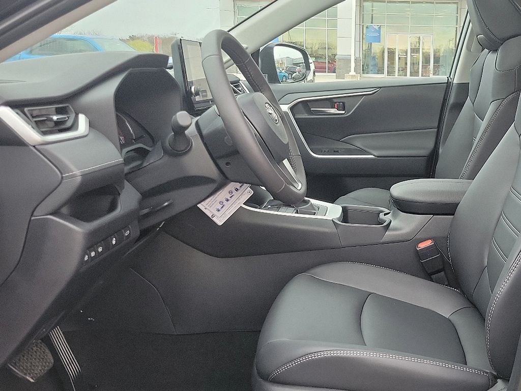 2025 Toyota RAV4 XLE Premium 8