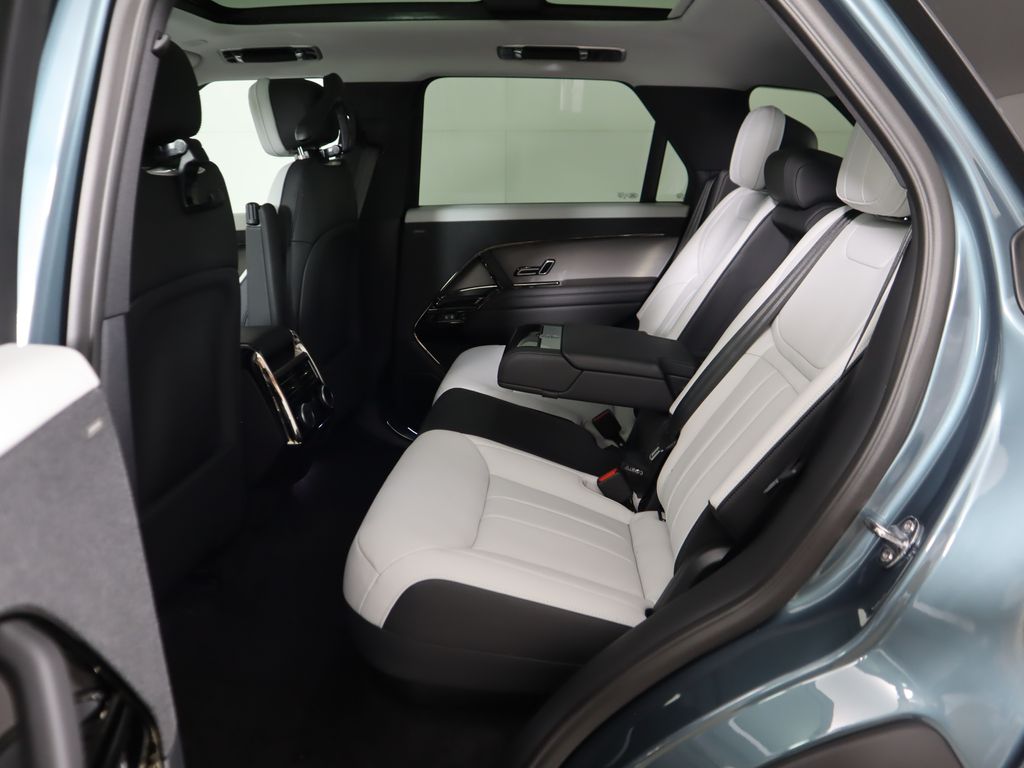 Thumbnail: 2025 Land Rover Range Rover Sport - 23