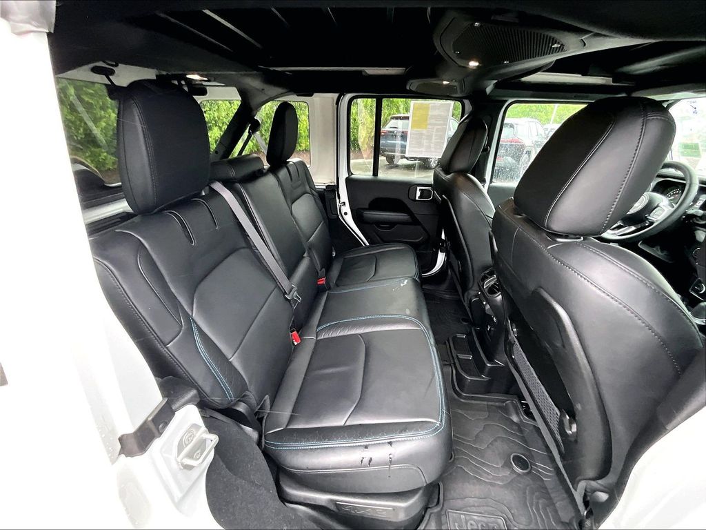 2024 Jeep Wrangler — photo 16