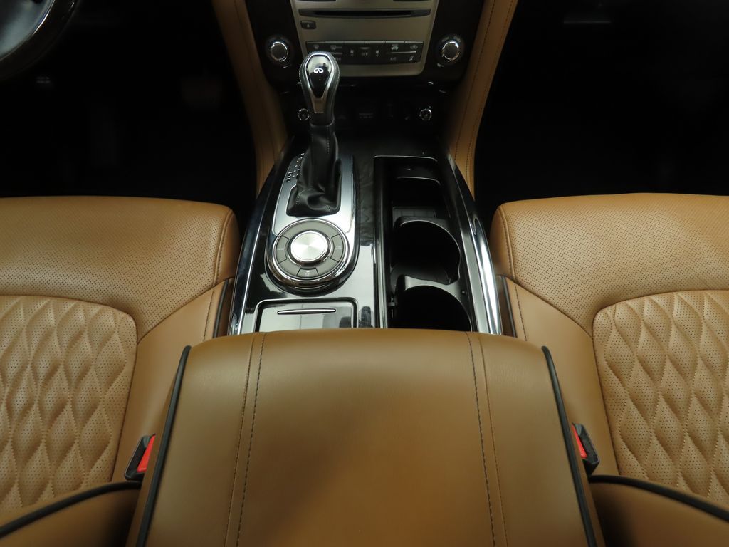 2019 INFINITI QX80 Luxe 16