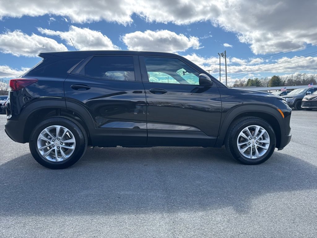 View vehicle photo 2