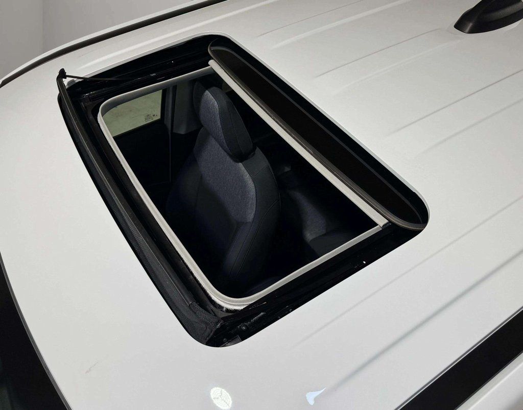 Used 2025 Oxford White Ford XLT image 14