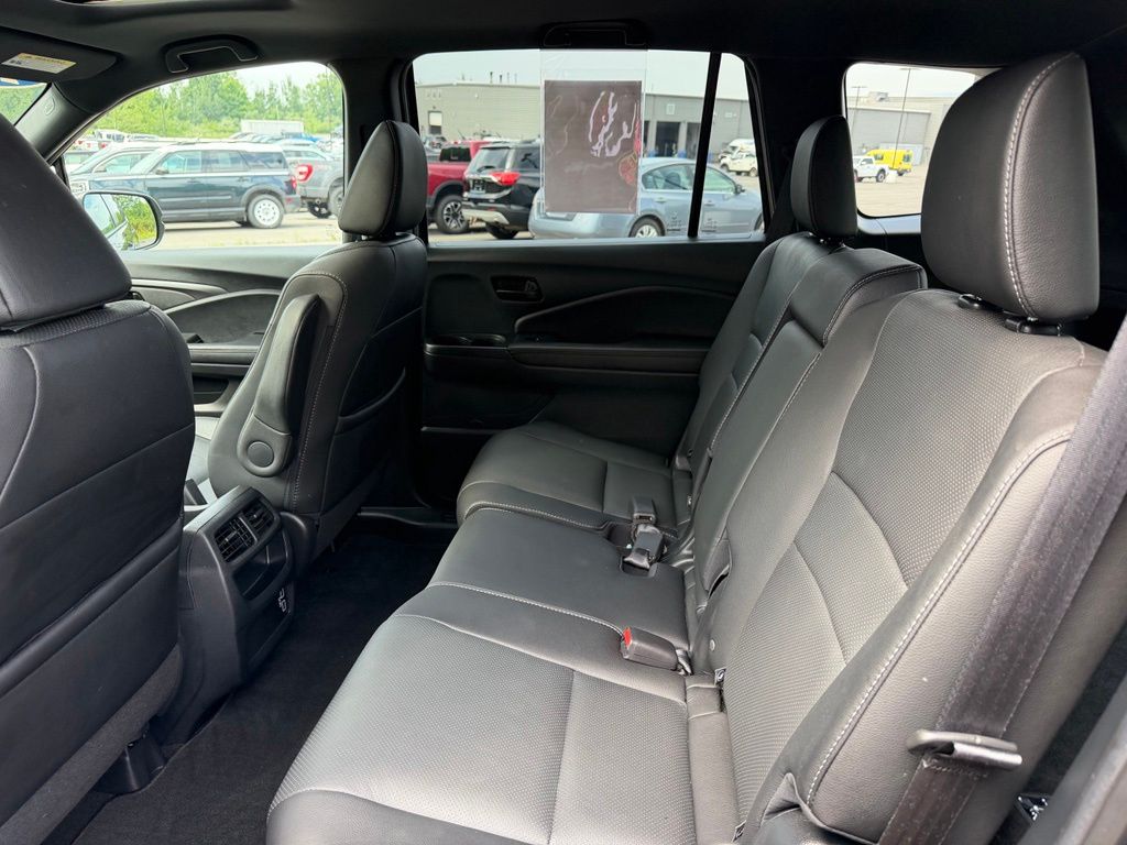 Used 2023 Black Honda EX-L image 9