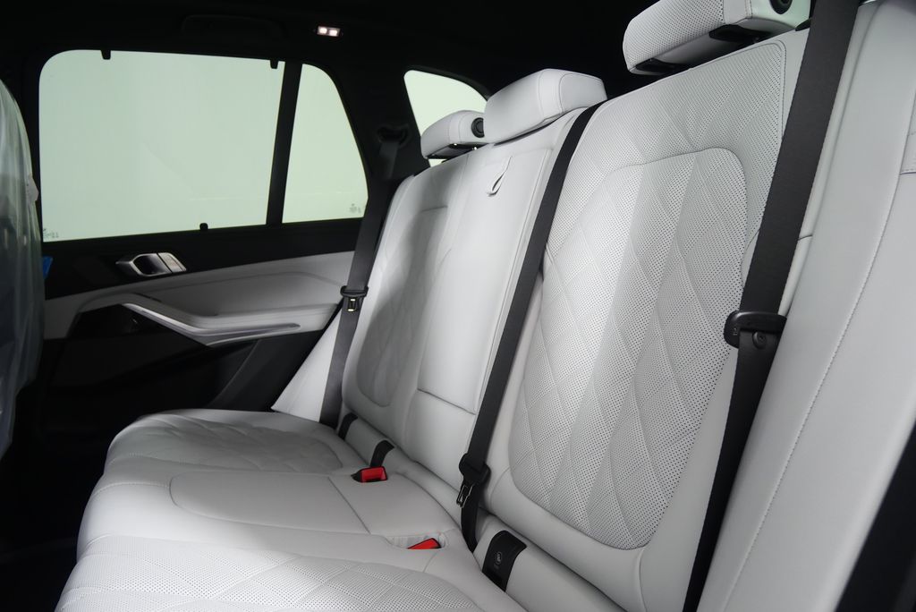 Thumbnail: 2026 BMW X5 - 16