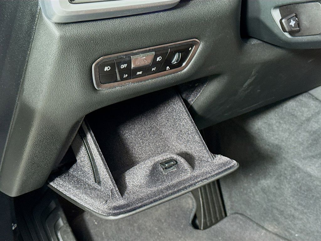 Thumbnail: 2021 BMW X5 - 10