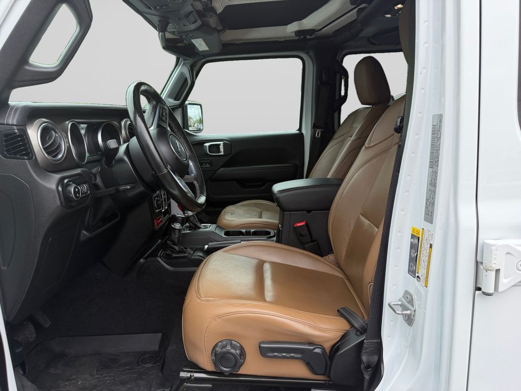 2020 Jeep Gladiator Rubicon White at Sutliff Volkswagen