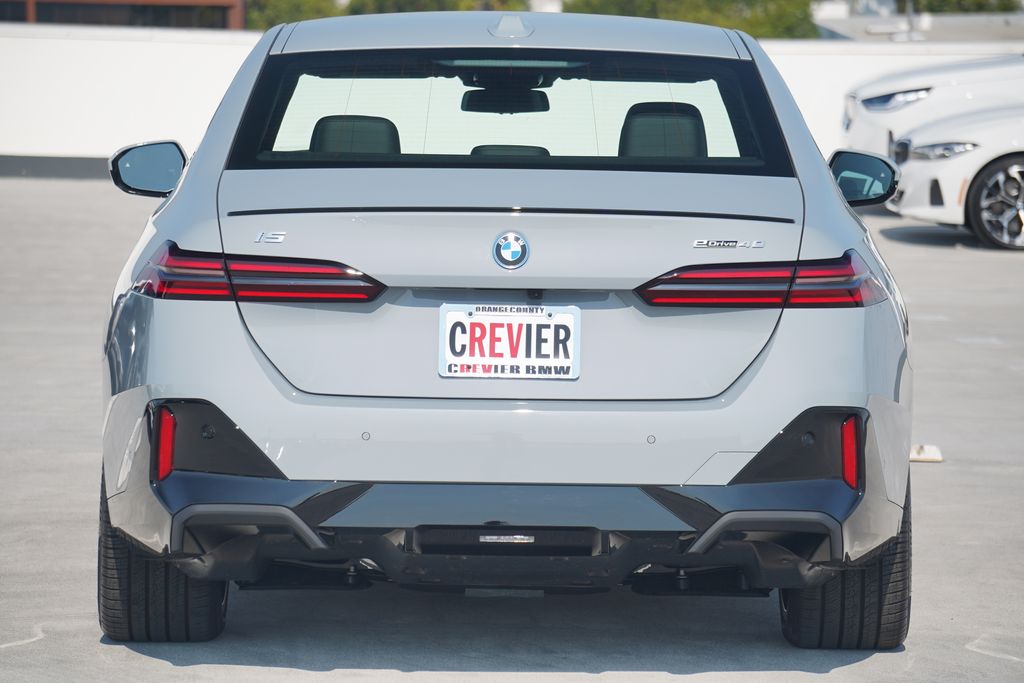 Thumbnail: 2026 BMW i5 - 6