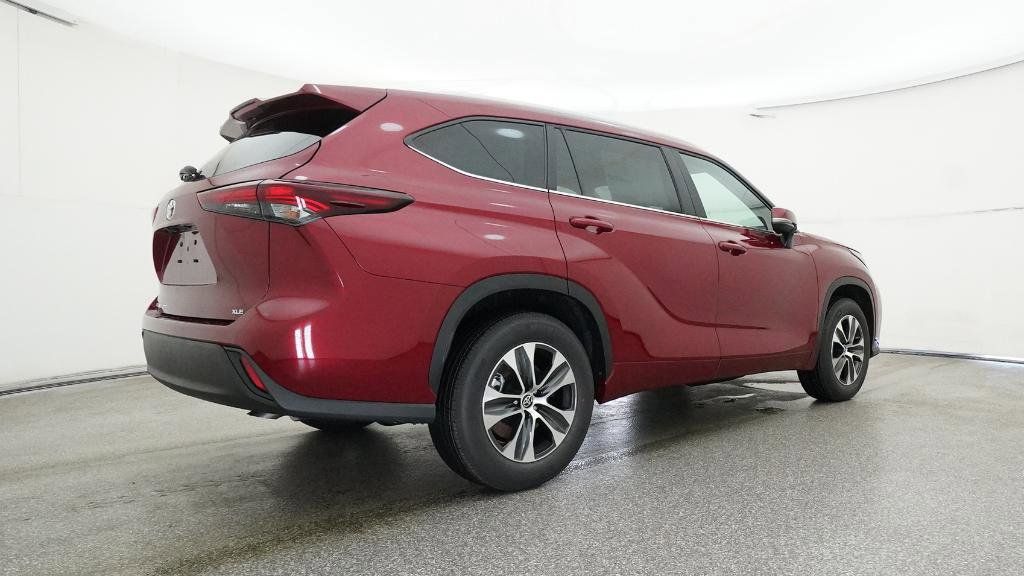 Thumbnail: 2025 Toyota Highlander - 16