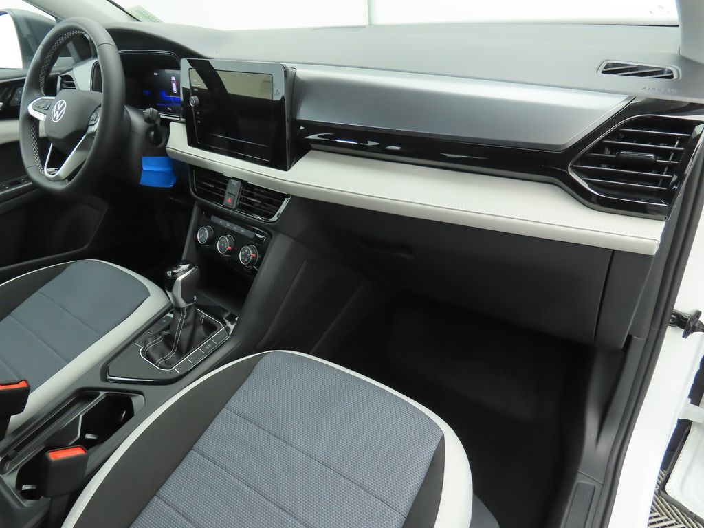 Thumbnail: 2025 Volkswagen Taos - 17