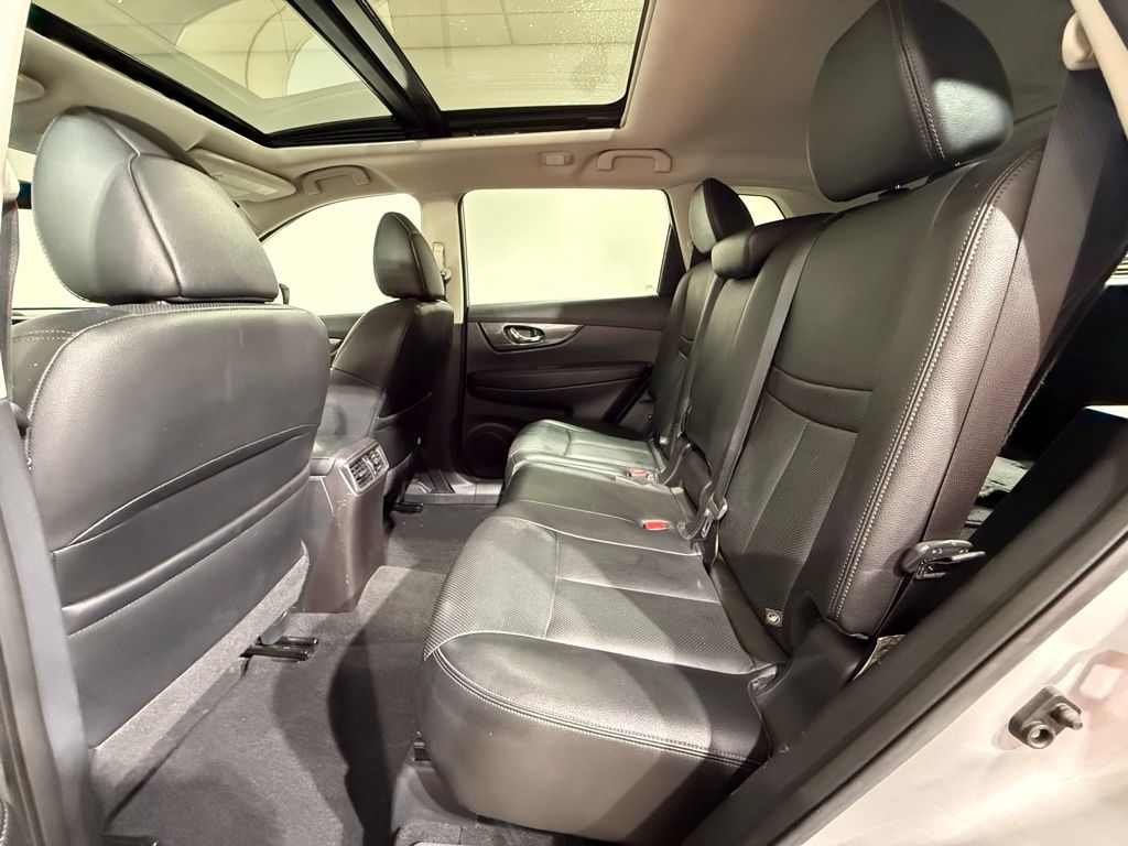 2016 Nissan Rogue SL 20