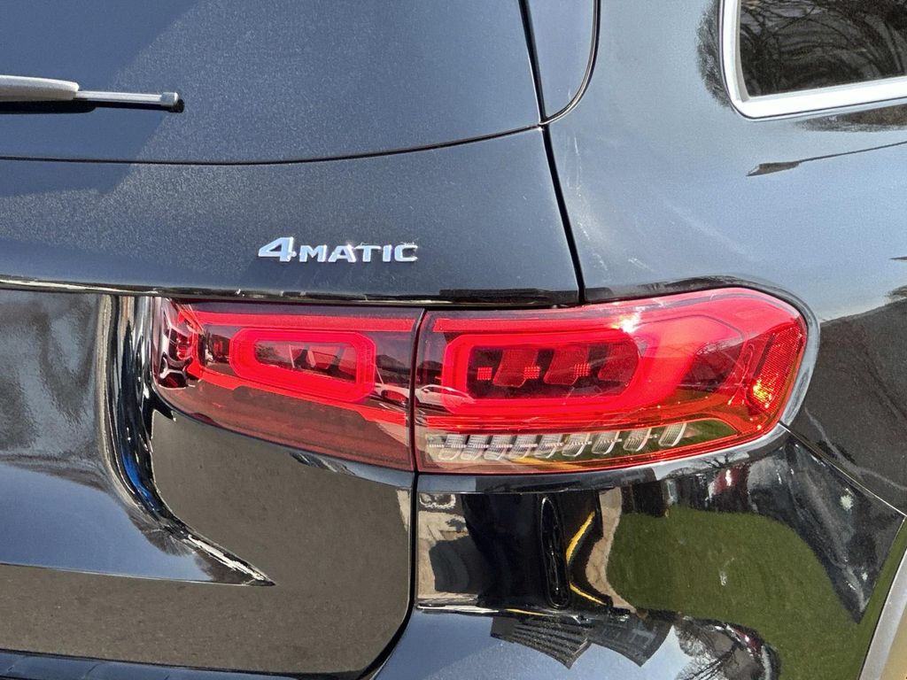 Thumbnail: 2022 Mercedes-Benz GLB - 10