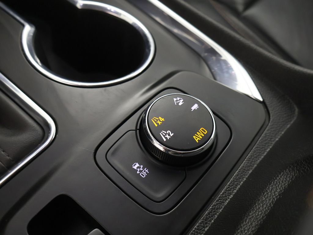 Used 2018 White Chevrolet 3LT image 54