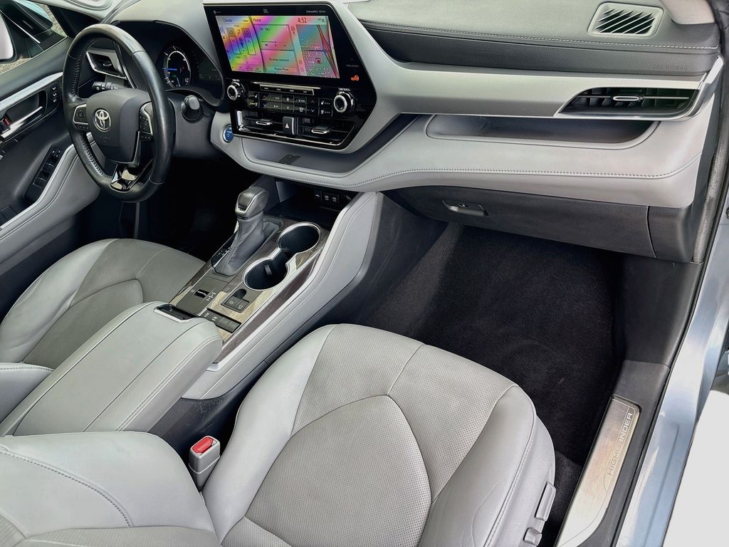 Thumbnail: 2020 Toyota Highlander - 17