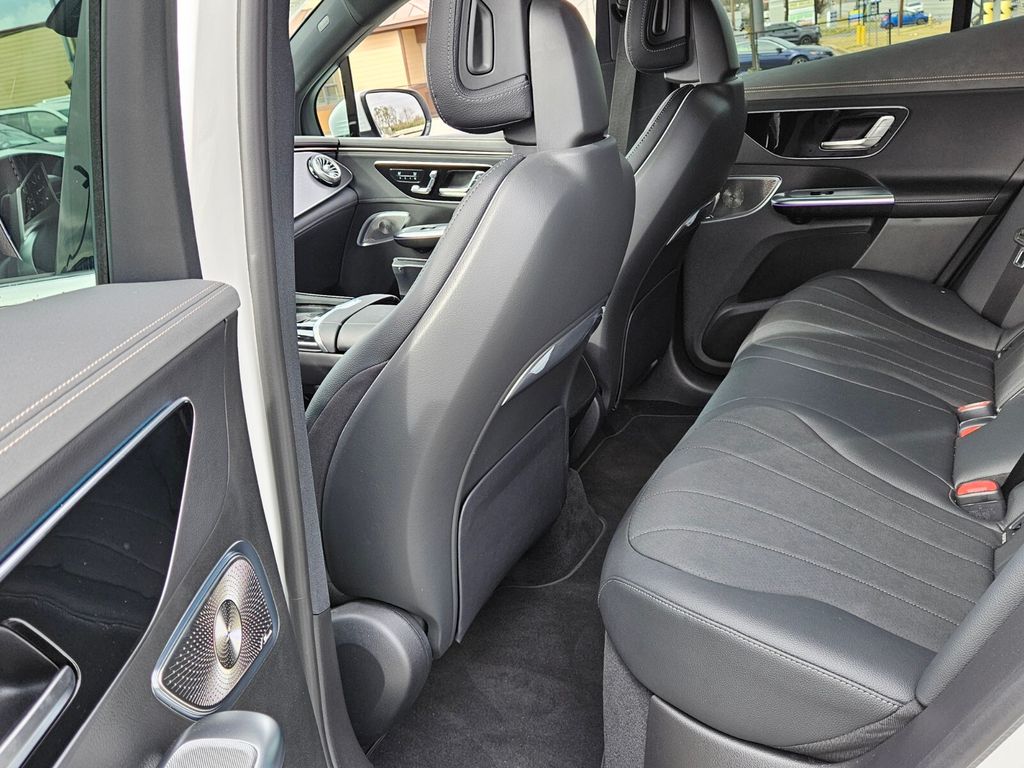 Used 2024 White Mercedes-Benz 350 SUV image 7