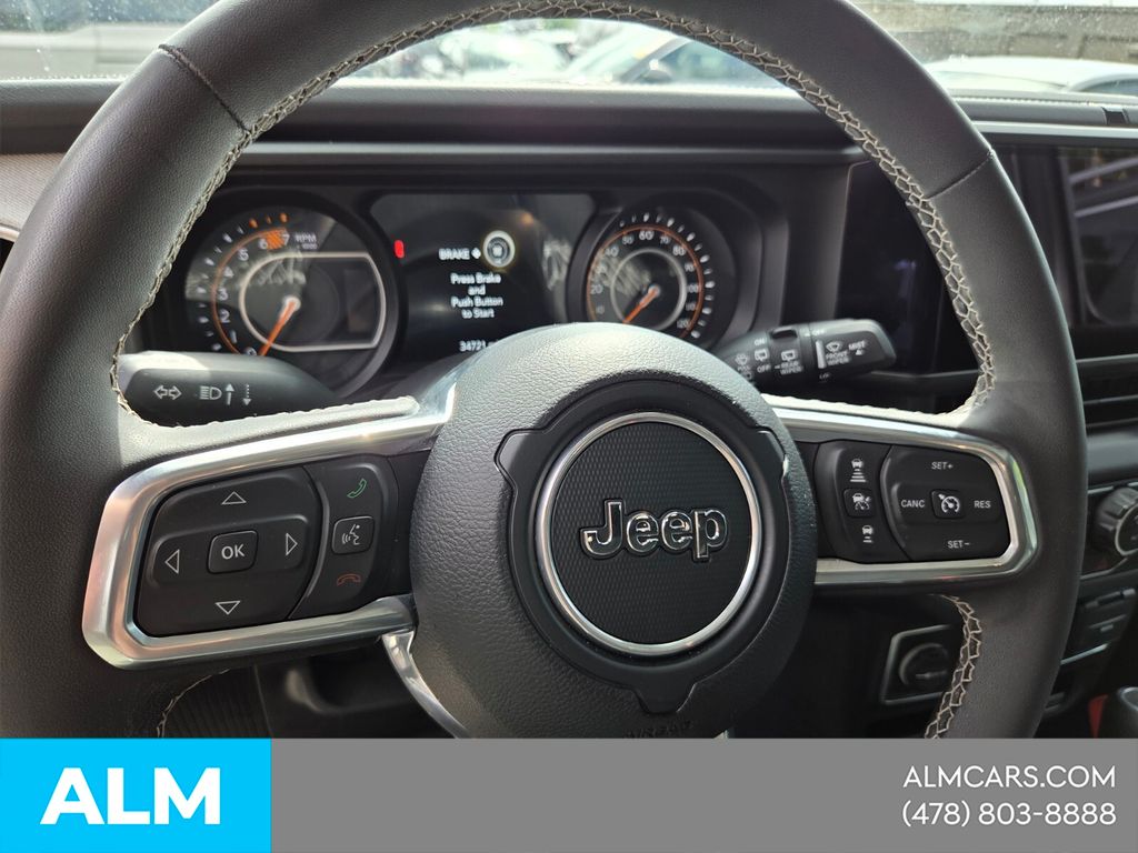 Used 2025 White Jeep Sahara image 22