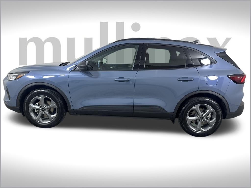 2025 Ford Escape Hybrid ST-Line photo 2