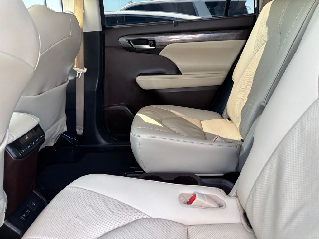 Used Car 2021 Toyota Highlander  Limited For Sale Under $30,000 In Austin, Texas