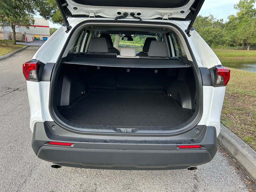 2024 Toyota RAV4 XLE 10
