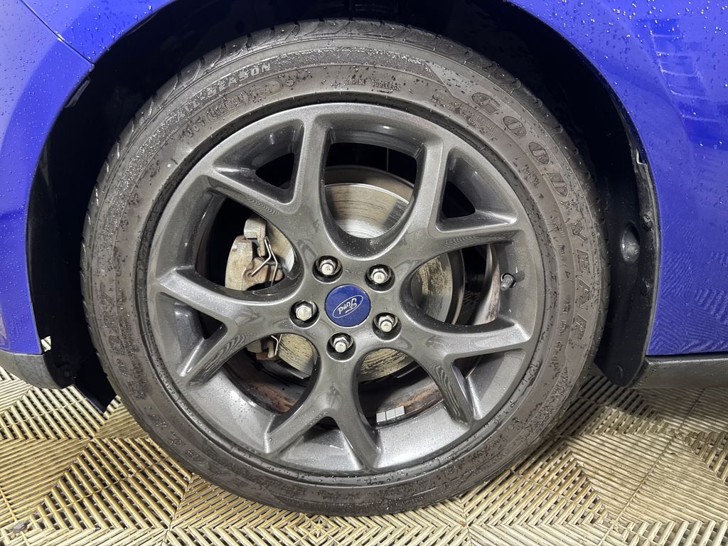 Used 2014 Blue Ford SE image 13