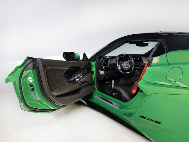 Used 2026 Green Chevrolet Z06 image 26