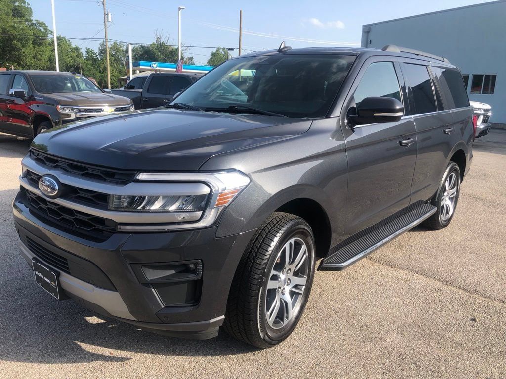  2022 Ford Expedition XLT RWD   