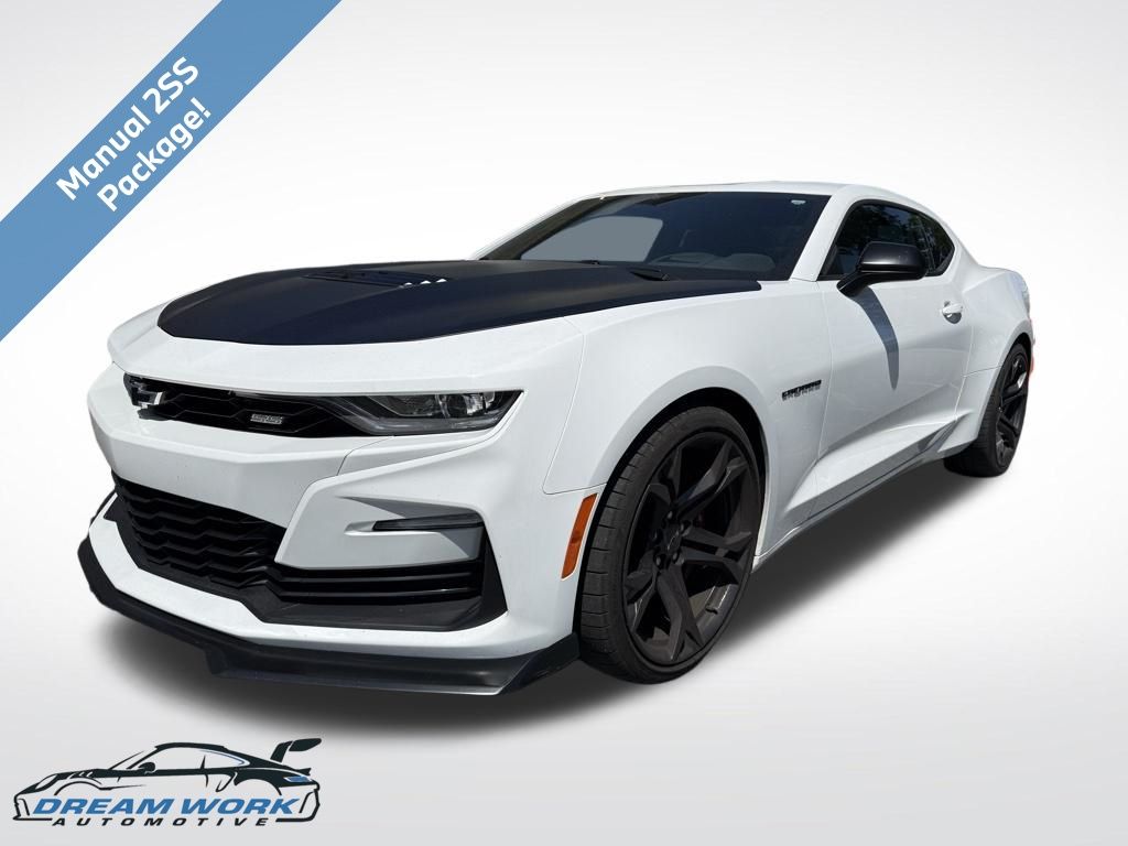 Summit White 2022 Chevrolet Camaro 2SS Coupe RWD Coupe Rear-Wheel Drive 6-Speed Manual