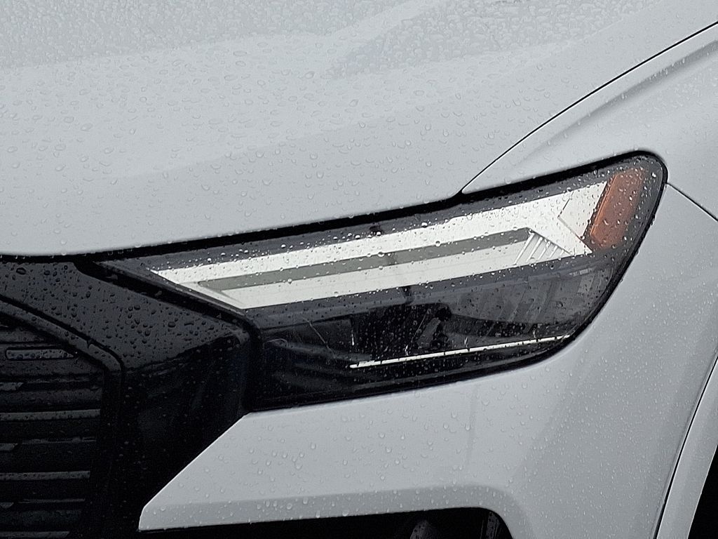 Thumbnail: 2024 Audi Q4 e-tron - 9